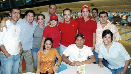 21 de octubre 2005
José Luis Ramírez, Nacho Chávez, Sandra Villegas, Rodolfo Haces, Andrés Morales, César Chávez, Ale Castro, Carolina Hernández, Mónica Martínez, José Mesta y Gustavo Mares.