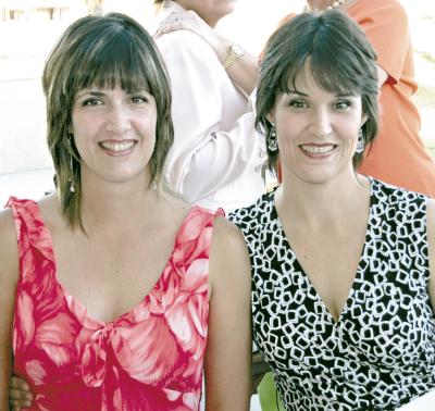 Cecy Fernández de Garza y Cristy de Gutiérrez.