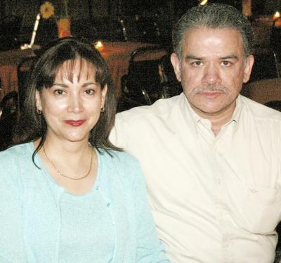 Maribel de Martínez y Gerardo Martínez.