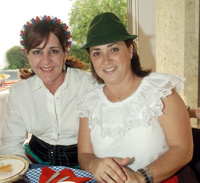 Lulú Papadópulos y Ángela Ruenes de García.