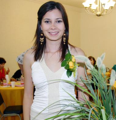 23 de octubre de 2005
Roxana Chávez Bermudes contraerá matrimonio en breve.