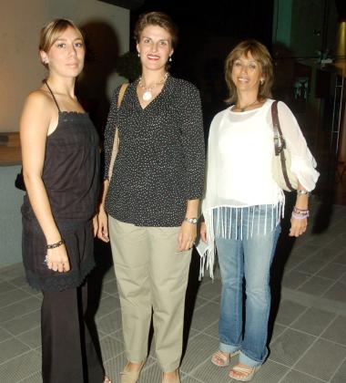 Sandra Calderón, Ángeles López de Calderón y Sandra Flores Castelo.