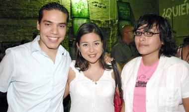 Édgar Ayala , Lulú Romero y Giovanna Fuentes