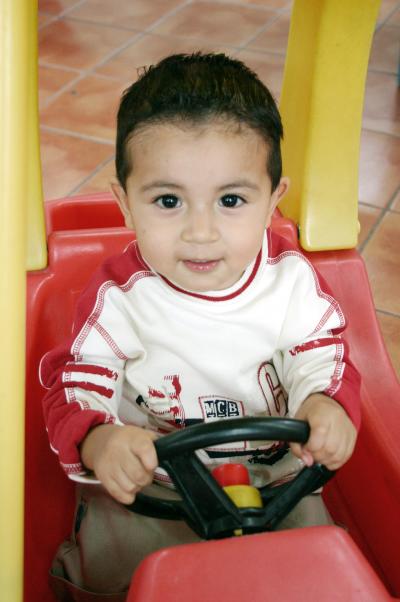 Héctor Abraham García García, captado en un convivio infantil.