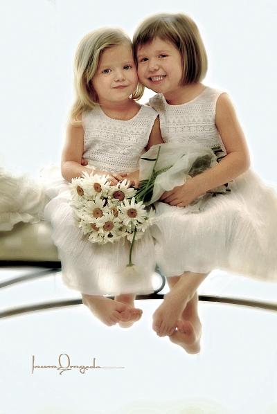 Isabella y Carrie Osnan, en una foto de estudio.