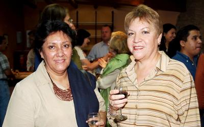 Dora Alicia Gámez y Estela Carreón.