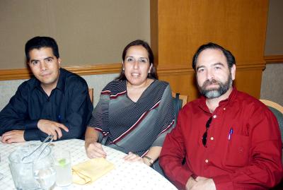 José Luis López, Luz María Amador y Adrián Herrera.