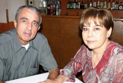 Carlos Santos y Mary Carmen Ramírez.