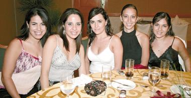 Karla Samaniego, Marycarmen Martínez, Marcela Vega, Lucía García y Caro Venegas.