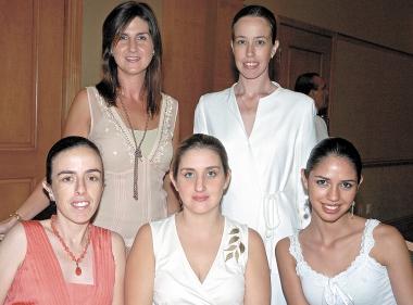 24 de octubre de 2005
Pilar Calleja, Marisol Tricio, Miriam Tricio, Lucía Calleja y Amine Gómez.