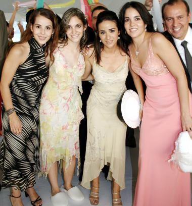 Claudia Robles de Garza, Laura de la Parra de Baca, Dora Martínez, Esther Garza y Tolano González.