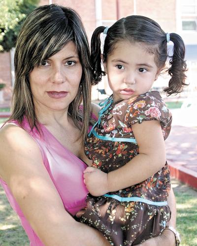 Magaly y Sofía Berumen.