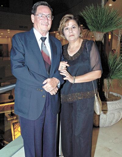 Gilberto Deep López y Jaqueline Armendáriz de Deep.