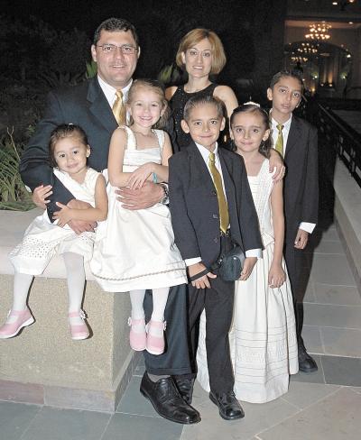 Sergio Puentes, Cristina de Puentes, Elizabeth y Vivian Puentes, Nacho Franco y Brenda Aguilera.