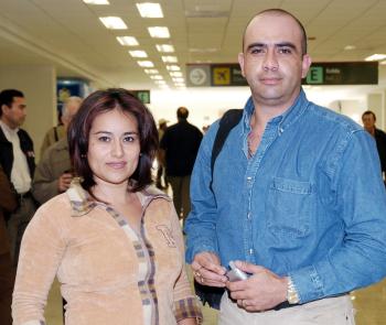 Juan Zavaleta y Martha Camacho viajaron con destino al DF.