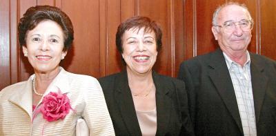 Lucía de Fayad, María Elena de Ducoulomber y Marcelo Ducoulomber.