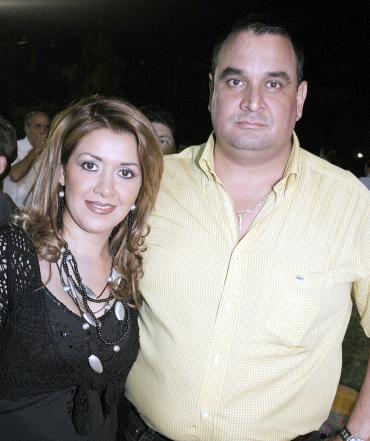 Nayeli y Eduardo Fernández.