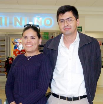 Sandra Paredes y Jesús Sánchez viajaron a Mazatlán.