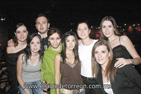 Y.. ¡LLEGO LA NOCHE! Belinda Villarreal, Pepe Sada, Lorena Almaguer, Paola Garza, Paulina Canedo, Diana Larrete, Yoli y Maribel Fernández.