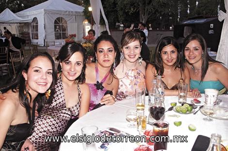 Priscila Hernández, Lucila Hernández de González, Gaby de Martínez, Norma Hernández de González, Mónica Garza y Marcela Pérez de Leal