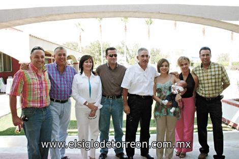 Javier y Antonio González, Liliana Muñoz de González, Gerardo Dueñes, Gerardo González, Mayra Corral de González con Javier González Corral, Beatriz Nieto de Martínez y Javier Martínez Payán