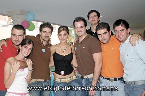 Rodolfo Zertuche, Gaby Rodríguez, Toño Assam, Cristy Jaidar, Roberto Garza, Christian González, Javier Amarante y Edgar Villarreal