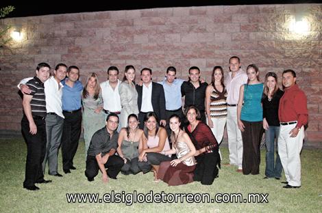 Rómulo Ruíz, Roberto y Rogelio Barrios Hinojosa, Gaby del Bosque de Barrios, Ricardo Cisneros, Elena Saade de Barrios, Carlos Alberto Barrios Hinojosa, Mario Armendáriz, Fernando Álvarez, Denise Rog, Julio Garza, Paola Rog, Magali Ocón, Mario Espadas, Alejandro Cisneros, Bego Bayón, Karla Gómez, Susana Garza y Arely Gómez