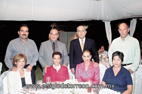 Mauricio y Gaby del Bosque, Ricardo y Cecy Cisneros, Rogelio y Lupita Barrios; y Javier y Paty Gómez