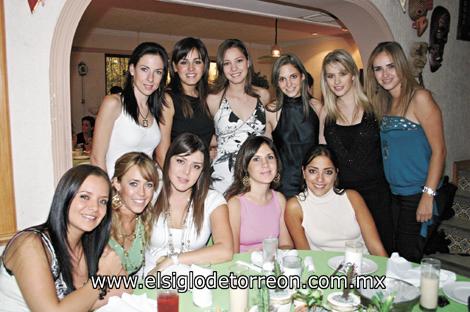 Vero Zertuche, Celina Barrientos, Susana Garza, Laura de la Parra, Karla Villarreal de Salazar, María José Barrondo, Marisú del Bosque, Gaby Villarreal, Nidia Dávila, Mayra García e Ileana del Río de Gutiérrez