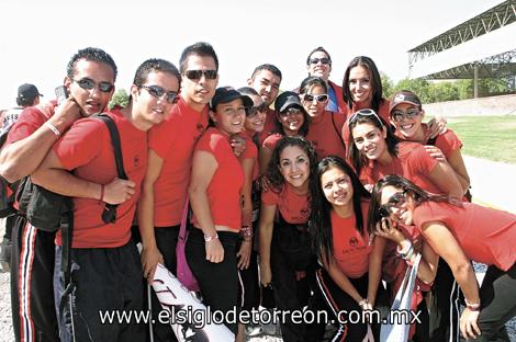 Integrantes de la porra de la UIA León, el entrenador Armando Cervantes, Alberto Aguilar, Miriam Juárez, Joel de la Rua, Fernando Cabeza, Cecy González, Lili Sánchez, Laura y Janet Reynoso, Bettzy Hernández, Michelle Ornelas, Liz Velázquez, Rosy Obregón e Itzel Hernández