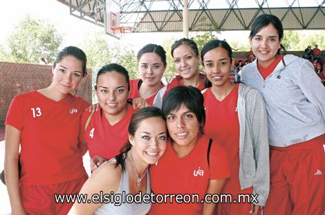 Voleibol de la UIA León. Rosa Malacara, Mayte Correa, Lorena Rojas, Montserrat Alarcón, América Orozco, Dafne Aguirre, Evangelina Espinoza y Natalia Porras