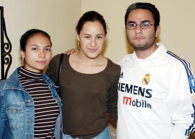 Rosario Olloqui, Lizeth Marroquín y Alejandra Olloqui.