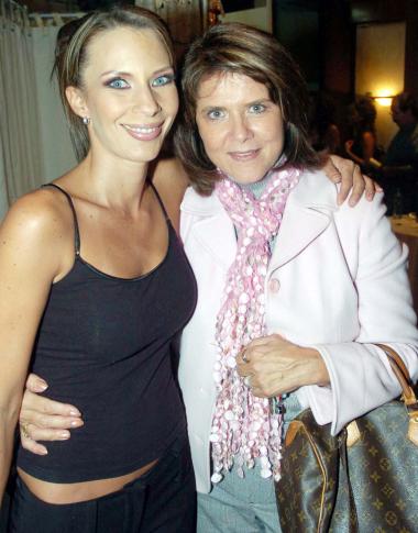 Susana Burillo con su mamá Susana González.