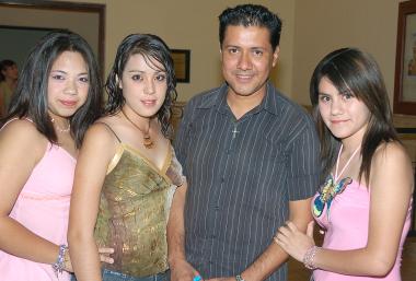 Wendy Ayala, Anaís Ayala, Édgar Díaz y Sugey Ayala