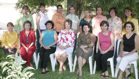 Leticia de Ramírez, Georgina de Salmón, Aurorita de Manzanera, Hilda de Zarzar, Ale de Nahle, Peggy, Tere, Liz, Cristy, Maga, Carmen, Lety, Laura Valdez, Gaby Barrera y Lourdes de Mexsen.