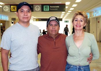 Lilia Veloz, Juan Carlos Veloz y Gonzalo Gómez viajaron a Los Ángeles.