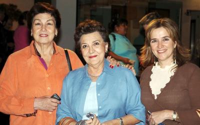 Cecy M. de Murra, María Elena Lavín y Carmela de Leal.