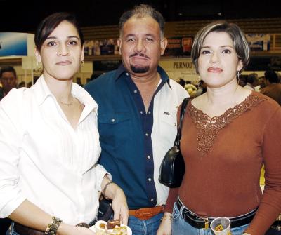 Cristina Elías de Ramírez, Mario Varela y Pilar Elías de Varela.