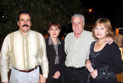 Enrique Maisterrena, Sylvia de Maisterrena, Jesús Fernández y Adriana de Fernández.