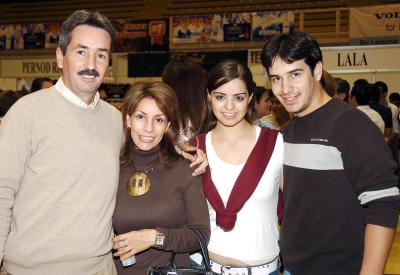 Luis Cuerda, Rocío Serna de Cuerda, Mariana Álvarez Valdez y Alberto Cuerda sERNA.