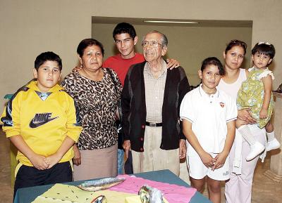 Rodolfo Campos Lucero, Lidia, Carolina, Christian, Brandon, Estefany y Leslie Campos.