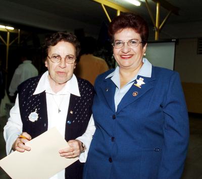 Sor Elva Leticia Gracián Zepeda y María Teresa Cázares Rivera.