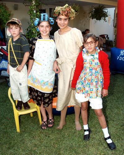 Luis, Paulina, Camila, Luciana Veyán y María González.