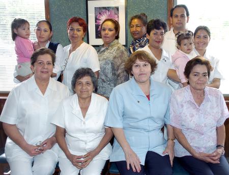 Por su jubilación laboral, Hermila Ramírez, Ofelia Jiménez, Silvia Hoyos e Irma Marín disfrutaron de un convivio.