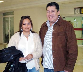 Elvia Ramírez y Adrián Martínez viajaron a la Ciudad de México.