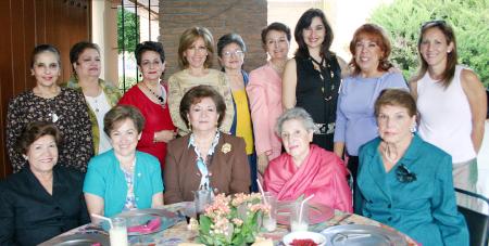 Pepita Cerna, Tere Ruiz, Martha Papadakis, Sarita Jaher, Gloria de López N., Estelita del Bosque, Esperanza Ch., Rosita de Gzlz, Gaby del Bosque, Piña de Lara, Vivi de la Peña, Oly de Hdz, Mónica de Villar