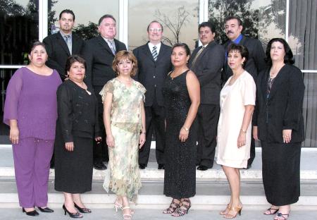 Alumnos de la primera generación 2002-2005 de la Maestría en Educación de la División de Estudios Superiores del Instituto 18 de marzo, en su ceremonia de graduación celebrada el pasado 30 de septiembre.