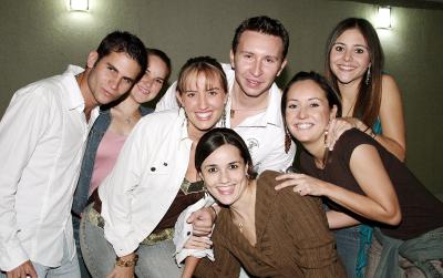 Luis Olhagaray, Barby Willy, Pamela Grageda, Alejandro Vázqiuez, Bety Fernández, Marcela Enríquez y Nora González.