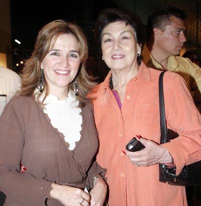 Cecilia Marroquín de Murra y Carmen Martínez de Leal.