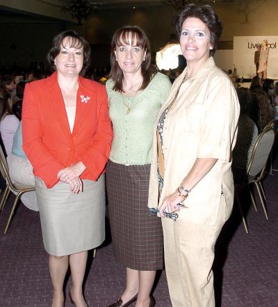 Las organizadoras Mary Tere Martín  y Ana Liz Martínez, acompañadas de María Isabel Saldaña.